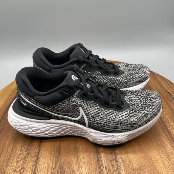 Nike Zoom X Invincible Run FK Flyknit Shoes Womens 7.5 Black White OREO Running - Picture 1 of 8